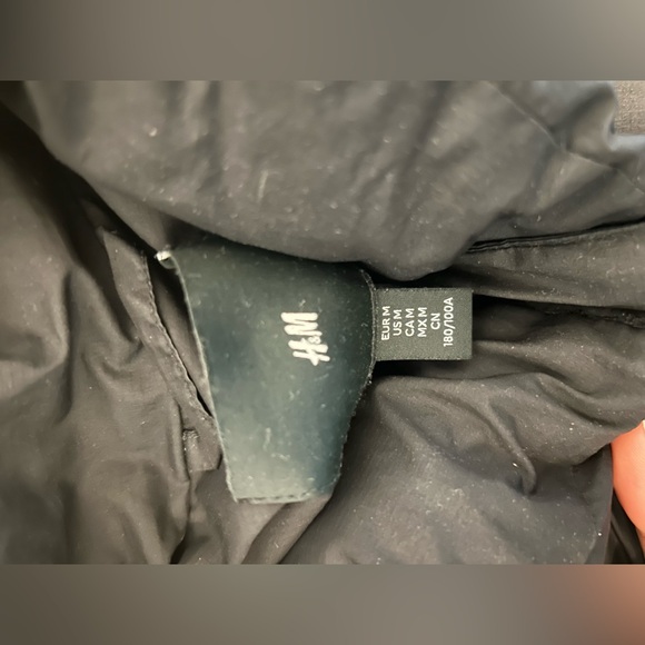 H&M puffer Jacket. Size M but runs large and would fit a L or an XL. - Picture 3 of 3